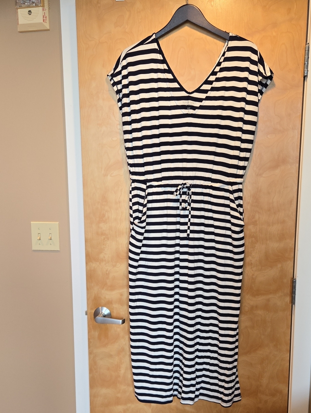 EUC Womens Torrid Midi Dress